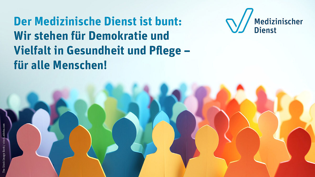 Auf dem Bild ist symbolisch eine Gruppe bunter Pappmenschen zu sehen. Dazu ein Text: Wir sind bunt: Wir stehen f&uuml;r Demokratie und Vielfalt in Gesundheit und Pflege - f&uuml;r alle Menschen! 